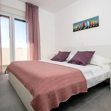 Somnium Near Trogir, Pool And Gym Rogoznica (Sibenik-Knin)