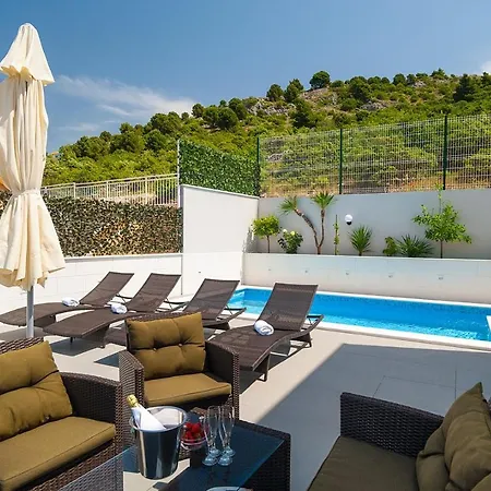Somnium Near Trogir, Pool And Gym Villa *