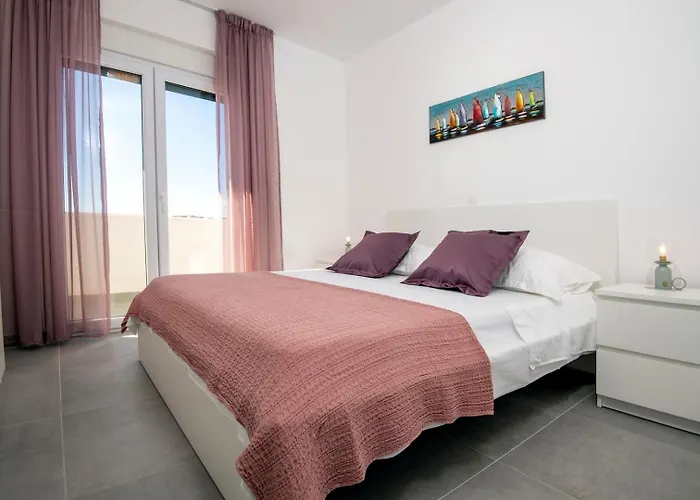 Somnium Near Trogir, Pool And Gym Rogoznica (Sibenik-Knin)