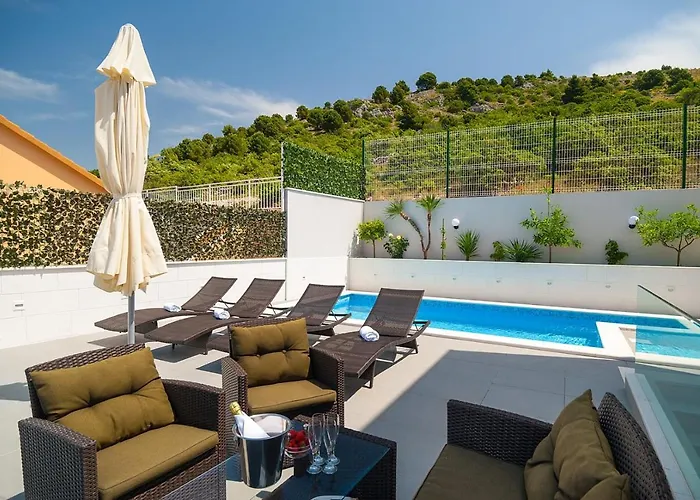 Somnium Near Trogir, Pool And Gym Villa *